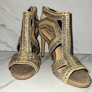 7.5M Gianni Bini 4" Gold Studded Stilettos